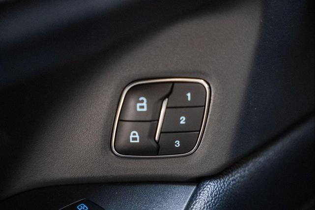 Photo of 2023 Dark Matter Metallic Ford Expedition