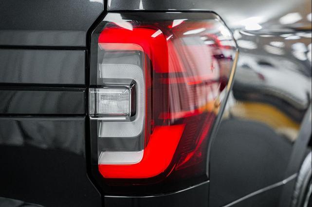Photo of 2023 Dark Matter Metallic Ford Expedition