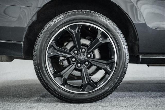 Photo of 2023 Dark Matter Metallic Ford Expedition