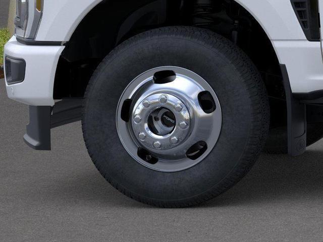 Photo of 2026 Star White Metallic Tri-Coat Ford F-350