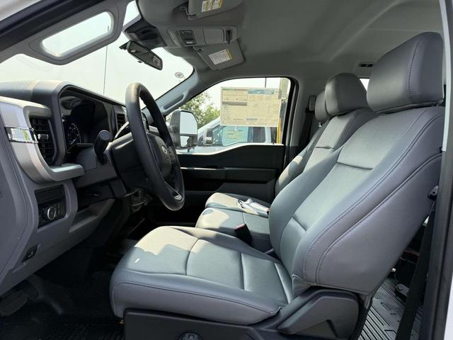 Photo of 2025 Oxford White Ford F-250