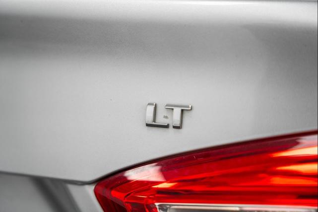 Photo of 2017 Silver Ice Metallic Chevrolet Cruze