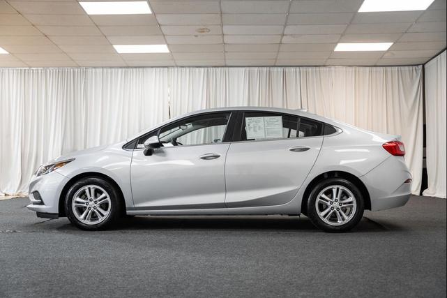 Photo of 2017 Silver Ice Metallic Chevrolet Cruze
