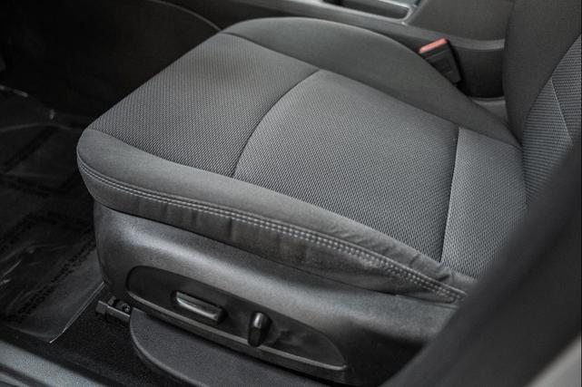 Photo of 2017 Silver Ice Metallic Chevrolet Cruze