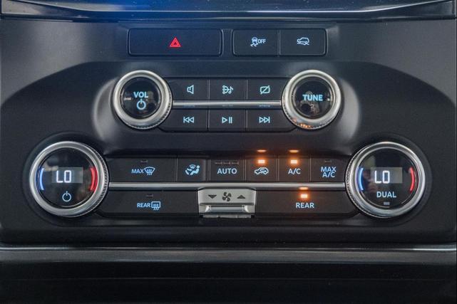 Photo of 2023 Oxford White Ford Expedition