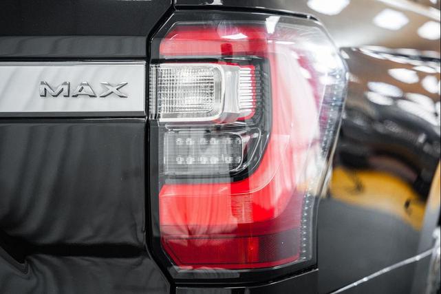 Photo of 2021 Agate Black Metallic Ford Expedition Max
