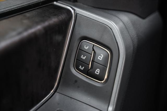 Photo of 2023 Agate Black Metallic Ford F-250