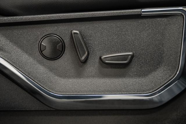 Photo of 2023 Agate Black Metallic Ford F-250
