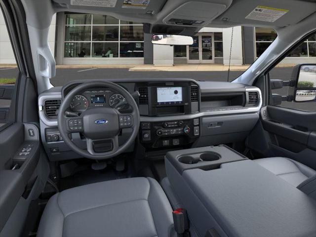 Photo of 2025 Oxford White Ford F-250