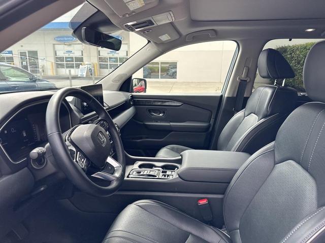 Photo of 2023 Sonic Gray Pearl Honda Pilot