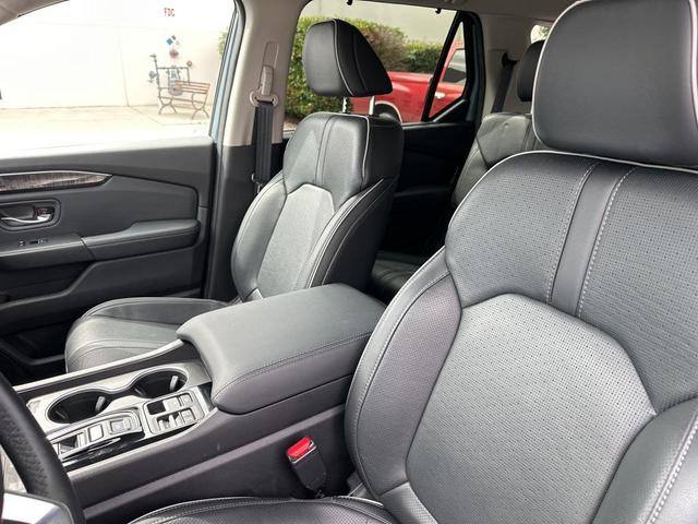 Photo of 2023 Sonic Gray Pearl Honda Pilot