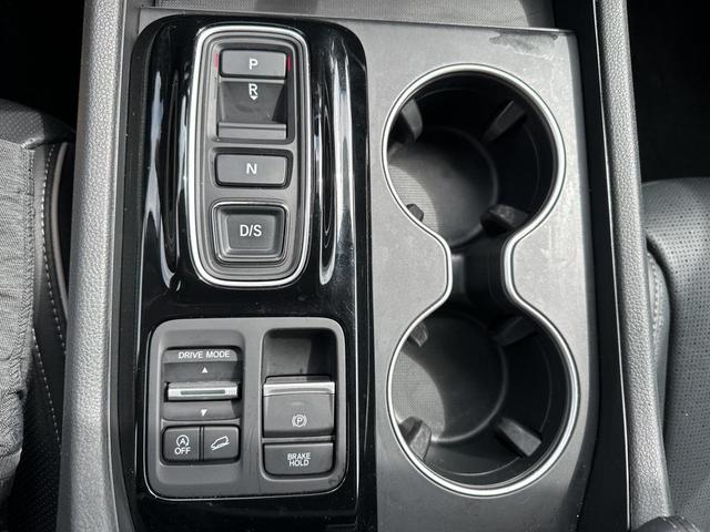 Photo of 2023 Sonic Gray Pearl Honda Pilot