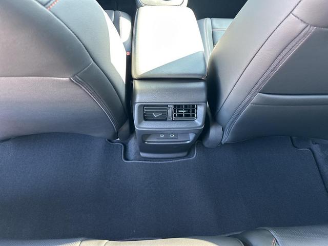 Photo of 2026 Urban Gray Pearl Honda CR-V Hybrid
