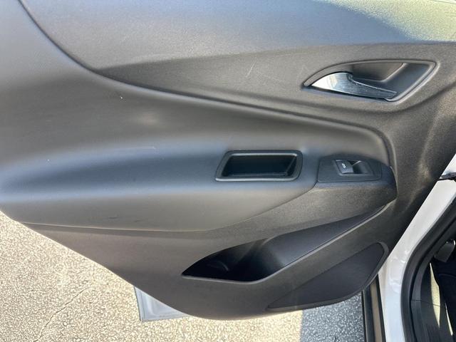 Photo of 2022 Summit White Chevrolet Equinox