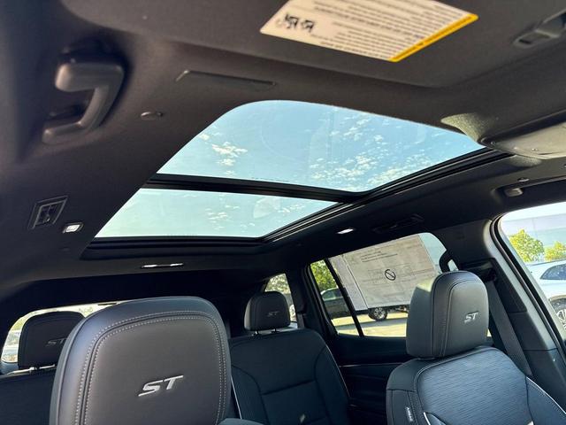 Photo of 2026 summit white Buick Enclave