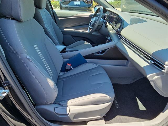 Photo of 2022 Phantom Black Hyundai ELANTRA