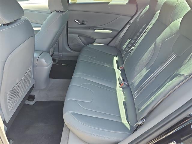 Photo of 2022 Phantom Black Hyundai ELANTRA