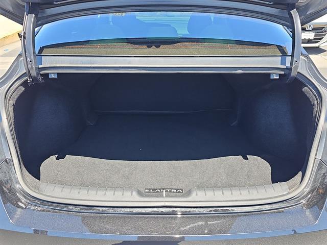 Photo of 2022 Phantom Black Hyundai ELANTRA