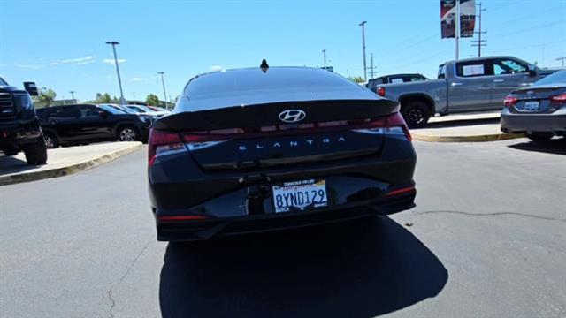 Photo of 2022 Phantom Black Hyundai ELANTRA