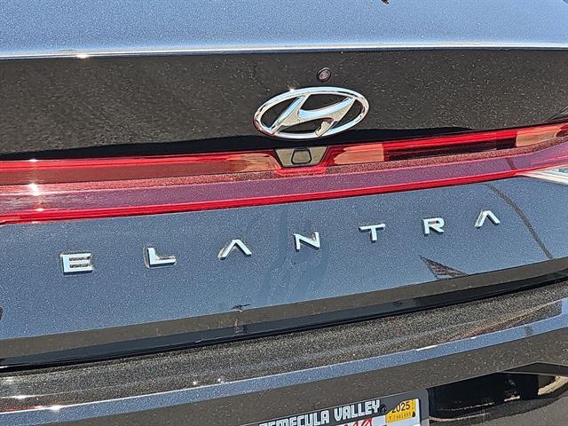 Photo of 2022 Phantom Black Hyundai ELANTRA
