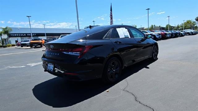 Photo of 2022 Phantom Black Hyundai ELANTRA