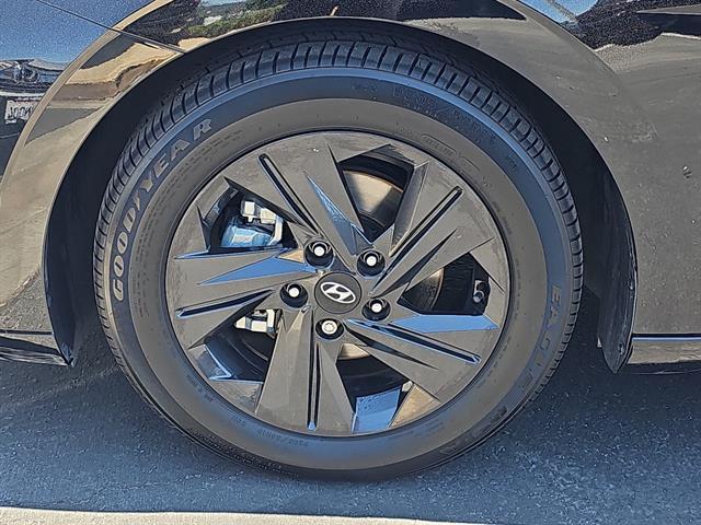 Photo of 2022 Phantom Black Hyundai ELANTRA