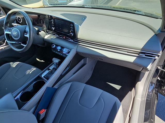 Photo of 2022 Phantom Black Hyundai ELANTRA