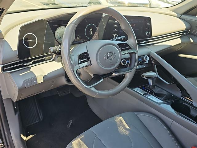 Photo of 2022 Phantom Black Hyundai ELANTRA