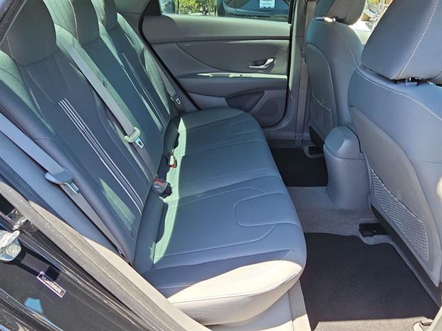 Photo of 2022 Phantom Black Hyundai ELANTRA