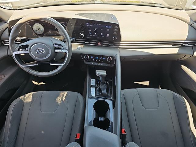 Photo of 2022 Phantom Black Hyundai ELANTRA