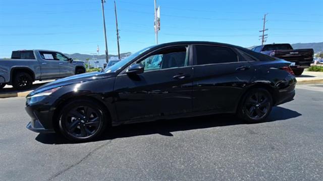 Photo of 2022 Phantom Black Hyundai ELANTRA