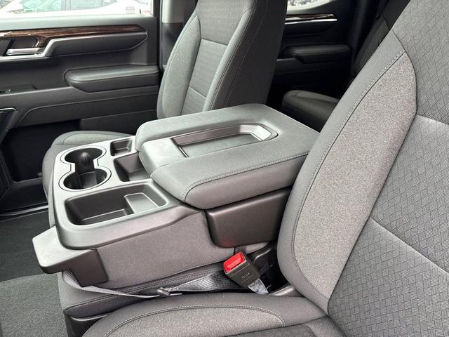 Photo of 2025 Summit White GMC Sierra 1500