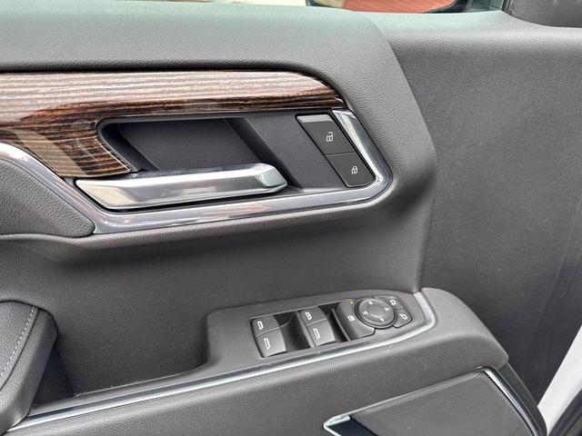 Photo of 2025 Summit White GMC Sierra 1500
