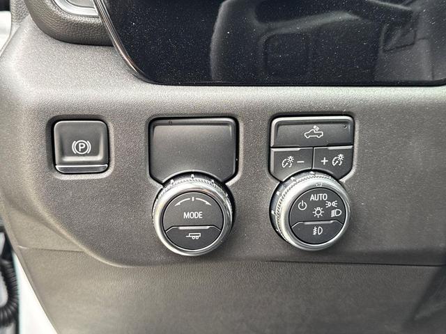 Photo of 2025 Summit White GMC Sierra 1500