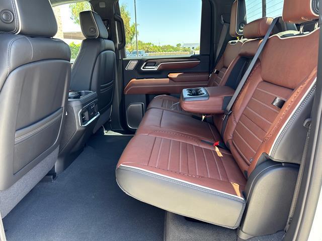 Photo of 2025 Summit White GMC Sierra 2500