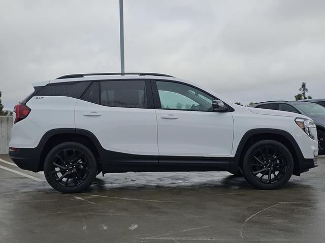 Photo of 2024 Summit White GMC Terrain