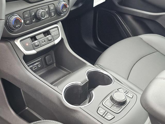 Photo of 2024 Summit White GMC Terrain