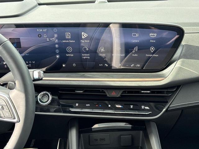 Photo of 2025 White Frost Tricoat Buick Envision