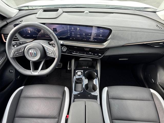 Photo of 2025 White Frost Tricoat Buick Envision