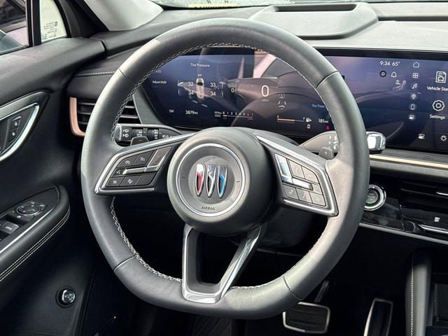 Photo of 2025 White Frost Tricoat Buick Envision