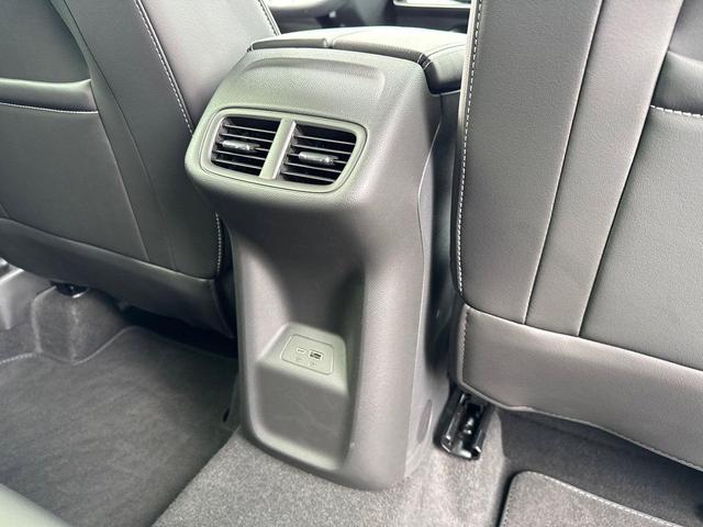 Photo of 2025 White Frost Tricoat Buick Envision