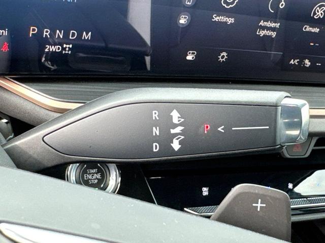Photo of 2025 White Frost Tricoat Buick Envision