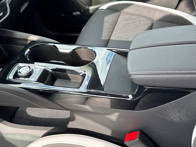 Photo of 2025 White Frost Tricoat Buick Envision