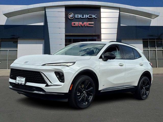 Photo of 2025 White Frost Tricoat Buick Envision