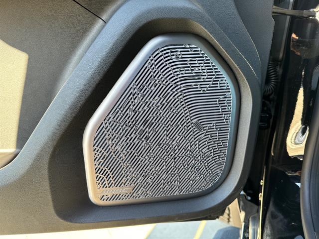 Photo of 2025 Void Black GMC HUMMER EV Pickup