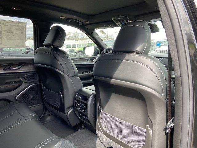 Photo of 2025 Diamond Black Jeep Grand Cherokee