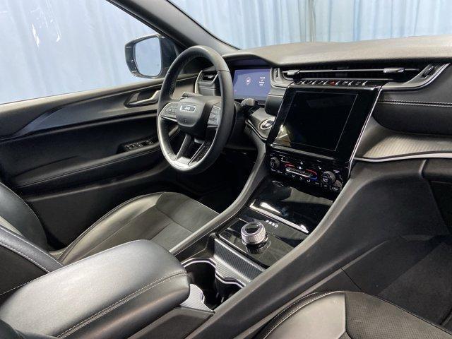 Photo of 2024 Metallic Jeep Grand Cherokee L