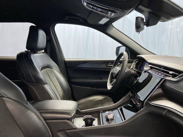 Photo of 2024 Metallic Jeep Grand Cherokee L