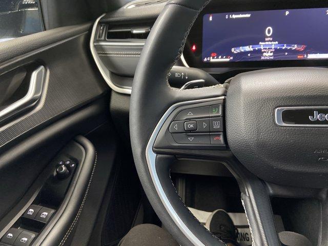 Photo of 2024 Metallic Jeep Grand Cherokee L