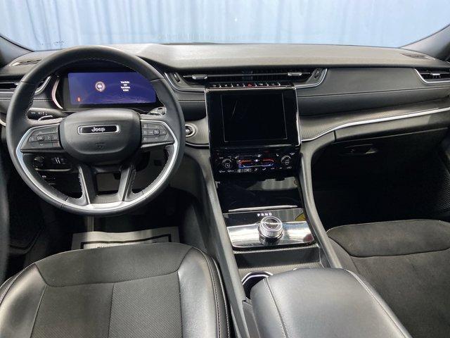 Photo of 2024 Metallic Jeep Grand Cherokee L